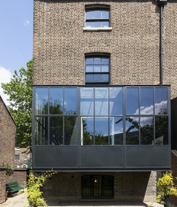 Camu_and_Morrison-A_grade_1_house_in_south_London (14)